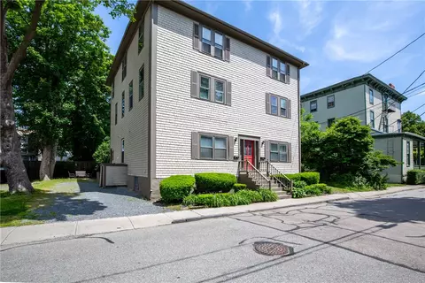 26 Brinley St #1, Newport, RI 02840