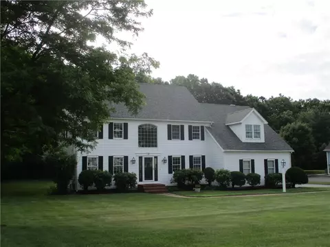 8 Frederick Ln, Cumberland, RI 02864