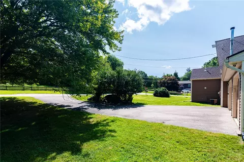 66 Sloop St, Jamestown, RI 02835 photo 2