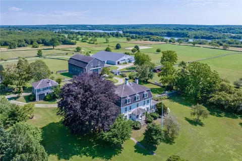 958 Puncateest Neck Rd, Tiverton, RI 02878