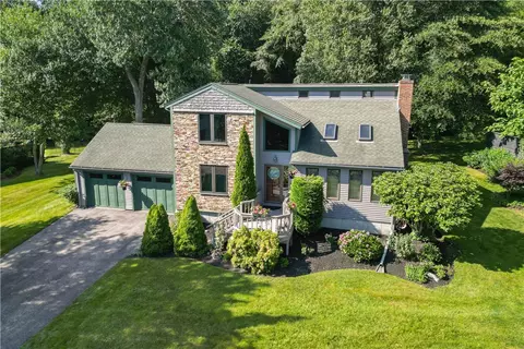 45 W Bay Dr, Narragansett, RI 02882