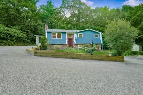 284 Lippitt Ave, Cumberland, RI 02864