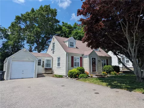 23 Pollett St, Cumberland, RI 02864