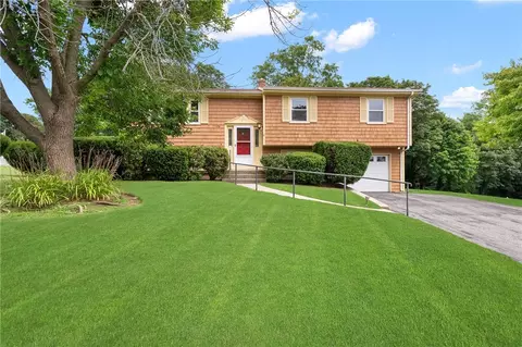 178 Canonchet Dr, Portsmouth, RI 02871