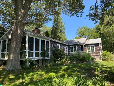 101 Hill Side St, North Kingstown, RI 02874
