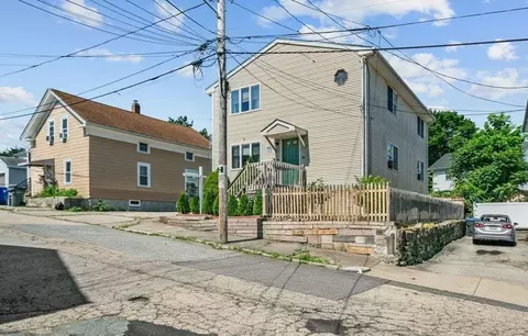 16 Eva St, Providence, RI 02908