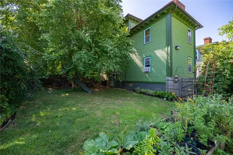 385 Pine St, Providence, RI 02903
