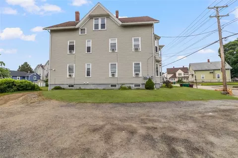 377 Elm St, Woonsocket, RI 02895 photo 17