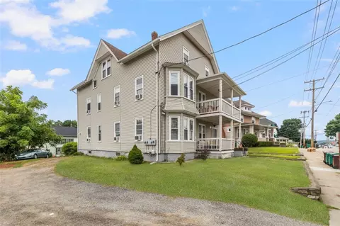 377 Elm St, Woonsocket, RI 02895 photo 4