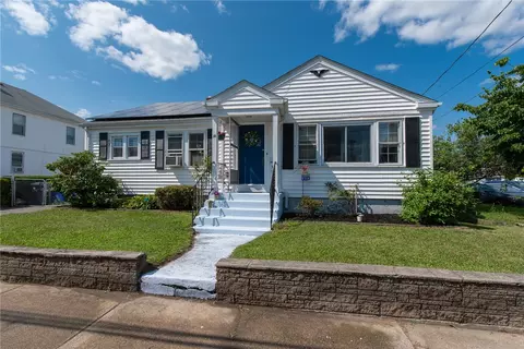 30 Columbine Ave, Pawtucket, RI 02861