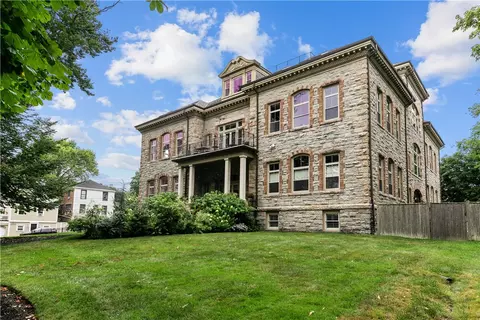 426 Spring St #B101, Newport, RI 02840