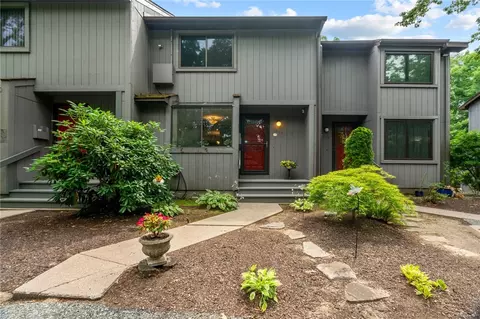 7 Wake Robin Rd #1304, Lincoln, RI 02865