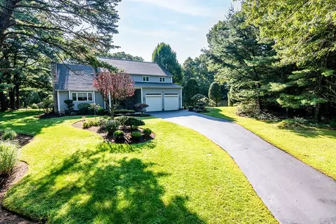 31 Robin Dr, North Kingstown, RI 02852