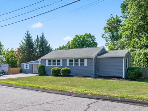 5 Russell Ln, Smithfield, RI 02917