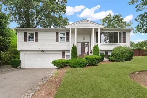15 Barbara Ann Dr, North Providence, RI 02911