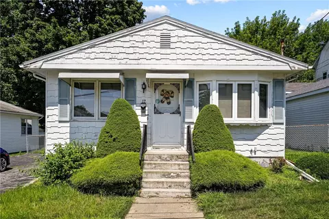 17 Compton St, Providence, RI 02908