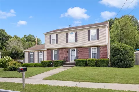 17 Rachella Ct, East Providence, RI 02914