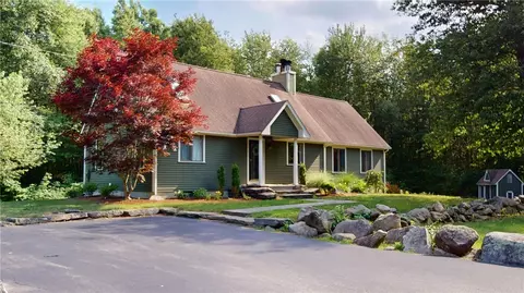258 Quaker Ln, Scituate, RI 02857