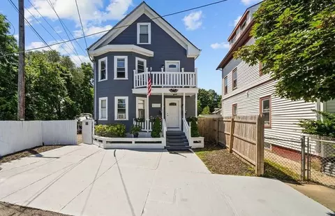 4 Whipple Ave, Cranston, RI 02920