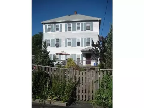 17 Prospect St, Bristol, RI 02809