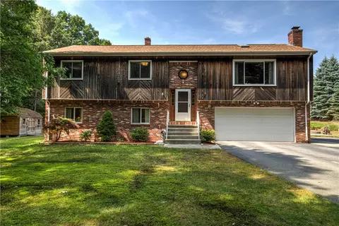 79 Mishnock Rd, West Greenwich, RI 02817
