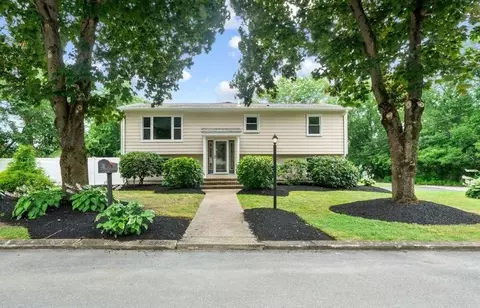28 S Bennett Dr, Johnston, RI 02919
