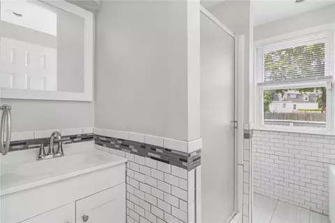 Bath - 11 Frederick St, Warwick, RI 02888 photo 1 of 2