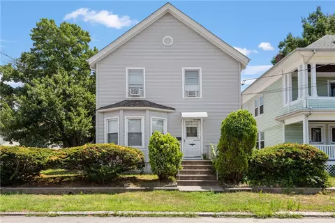 15 Ash St, Pawtucket, RI 02860