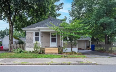 719 Benefit St, Pawtucket, RI 02861