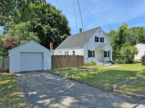 4 Garden St, Cumberland, RI 02864