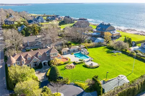 380 Ocean Rd, Narragansett, RI 02882