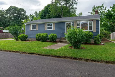 11 Beeckman Ave, Cranston, RI 02920
