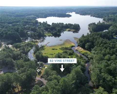82 Vine St, Coventry, RI 02816