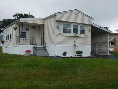 13 Lane E Ln, Coventry, RI 02816