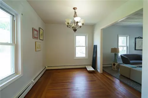 Living - 143 King St, Warwick, RI 02886 photo 1 of 3