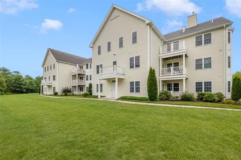20 Saw Mill Dr #204, North Kingstown, RI 02852
