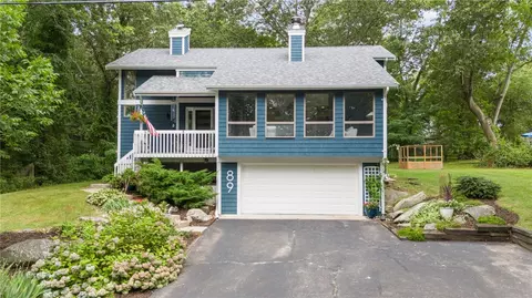 89 Woodlawn Ave, Bristol, RI 02809