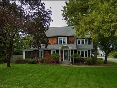 48 Holbrook Ave, East Providence, RI 02916