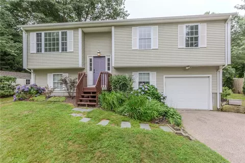 10 Haywood Rd, Coventry, RI 02816