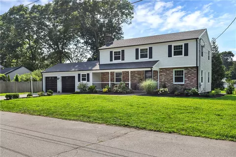 3 Tanglewood Dr, Barrington, RI 02806
