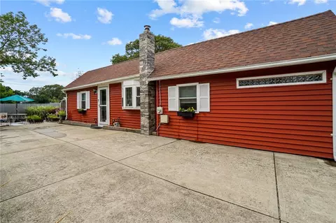 57 Oniska St, Warwick, RI 02888