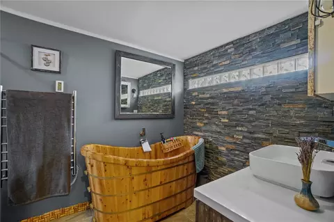 57 Oniska St, Warwick, RI 02888 photo 13