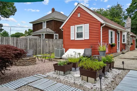 57 Oniska St, Warwick, RI 02888 photo 4