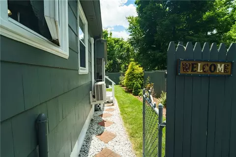 Exterior - 76 Vanderbilt Rd, Warwick, RI 02886 photo 6 of 9
