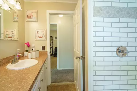 Bath - 76 Vanderbilt Rd, Warwick, RI 02886 photo 2 of 2
