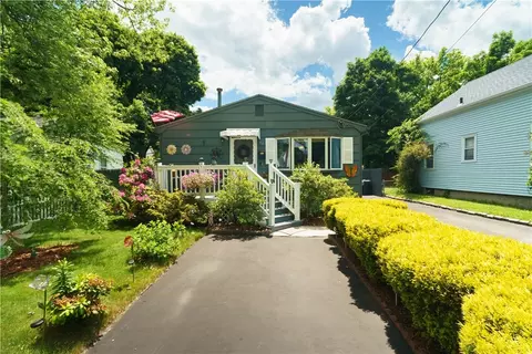 76 Vanderbilt Rd, Warwick, RI 02886
