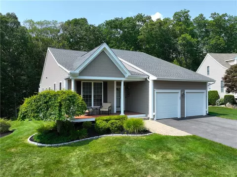 33 Cambridge Cir, Smithfield, RI 02917