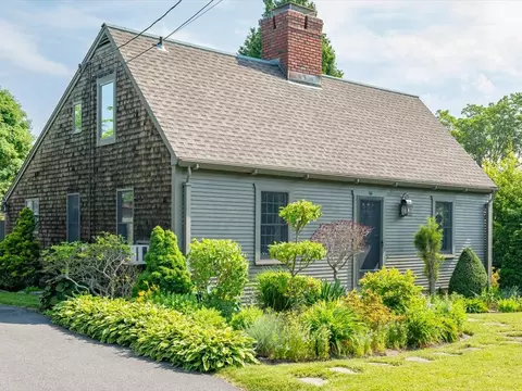 50 Child St, Portsmouth, RI 02871