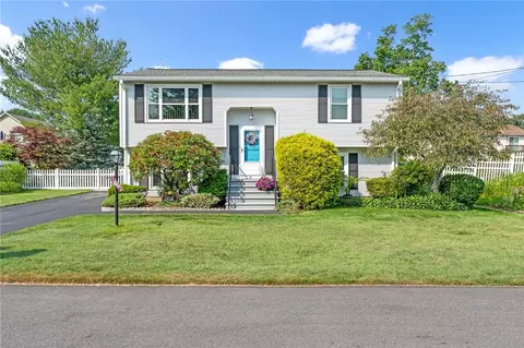 14 Niverville St, Johnston, RI 02919