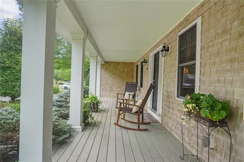 27 Windmill Dr, South Kingstown, RI 02879 photo 2